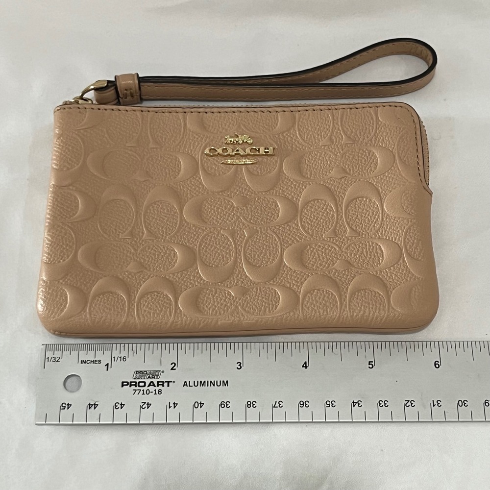 Coach Signature Embossed Leather Wristlet‎ Pouch Tan Gold Hardware Zip Top - Picture 6 of 7